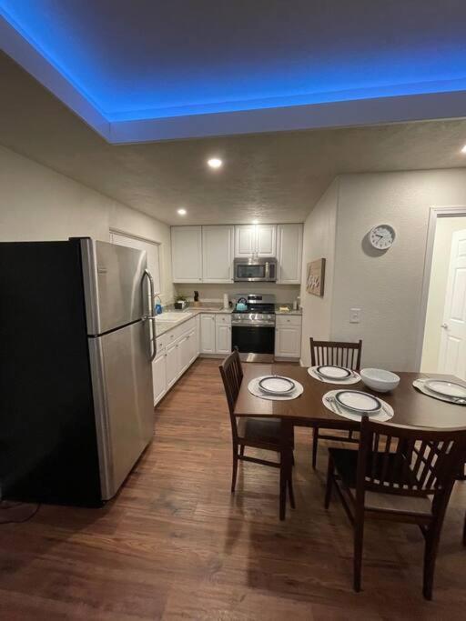 Brand New 2Br Cute Blue Led In North Fresno Daire Dış mekan fotoğraf