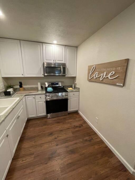 Brand New 2Br Cute Blue Led In North Fresno Daire Dış mekan fotoğraf