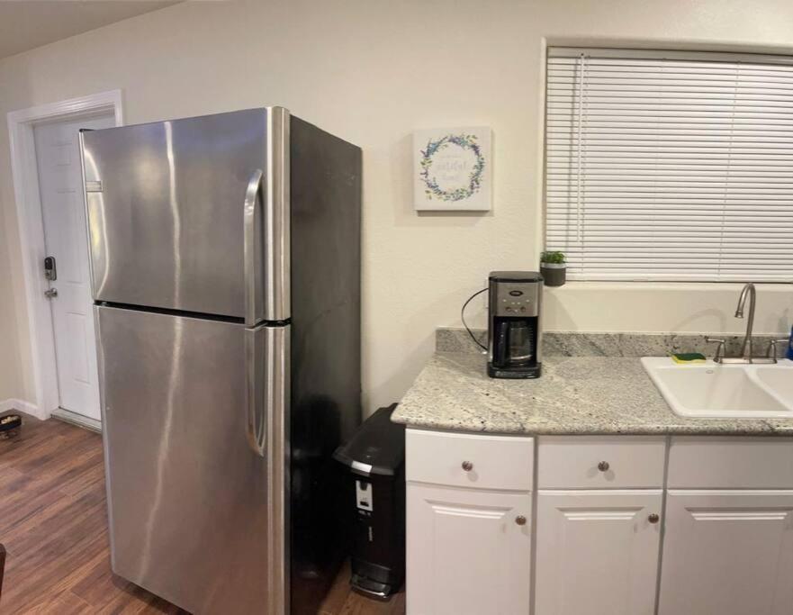 Brand New 2Br Cute Blue Led In North Fresno Daire Dış mekan fotoğraf